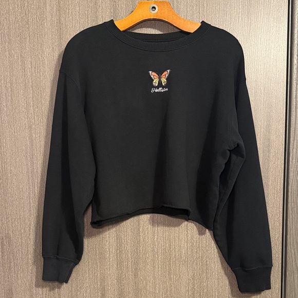 Hollister Tops - Hollister Women's Embroidered Butterfly Cropped Sweatshirt Size Medium EUC